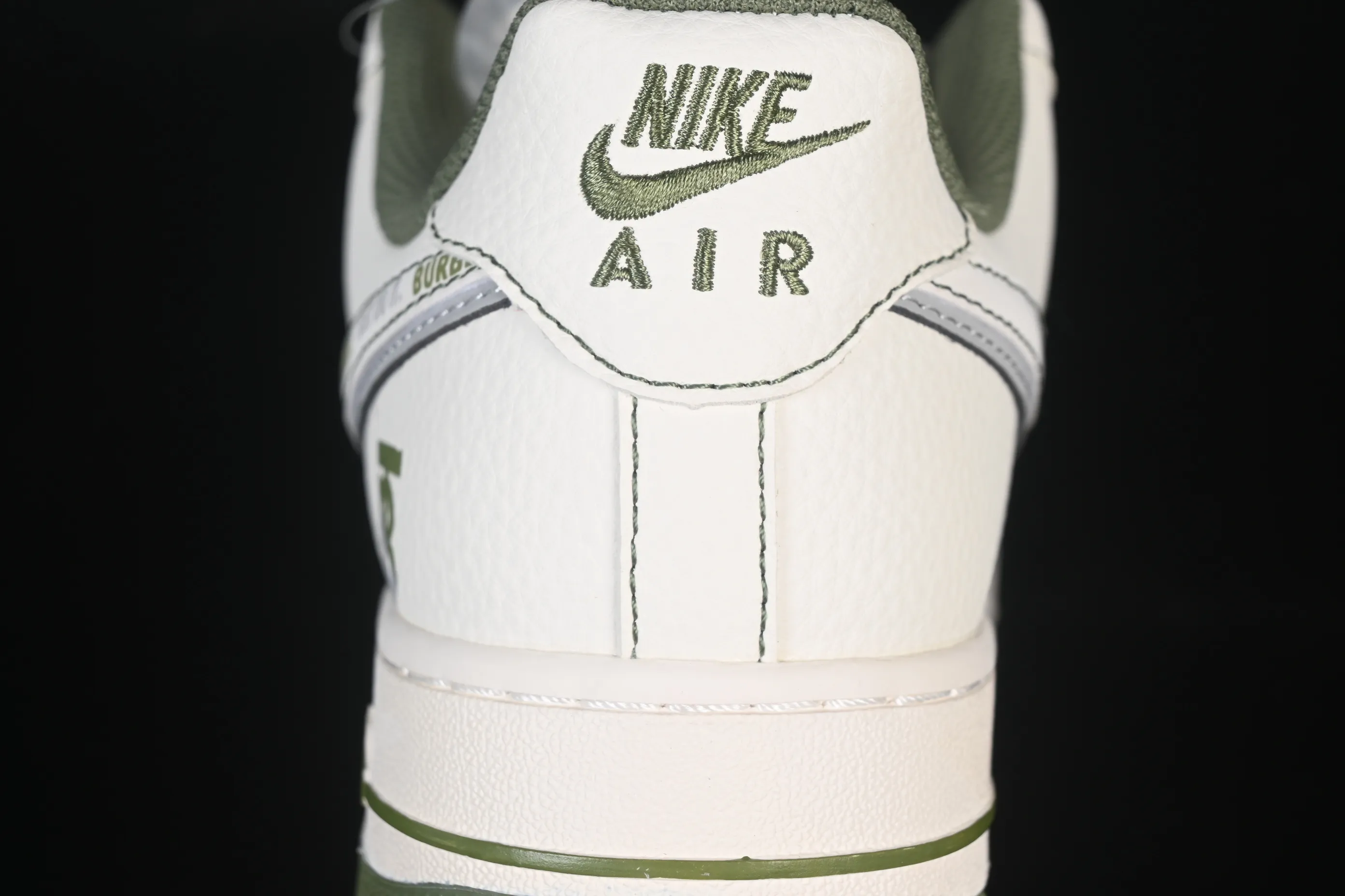 All categories Nk Air Force 1 Air Force series Nk Air Force 1 Low Air Force low top Nike Air Force 1'07 Low Burberry co-branded Mi Army green electric embroidery Air Force 1 low top casual sneakers JP8028-003